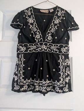 Embroidered V-Neck Black Women’s Top with White Floral Stitching